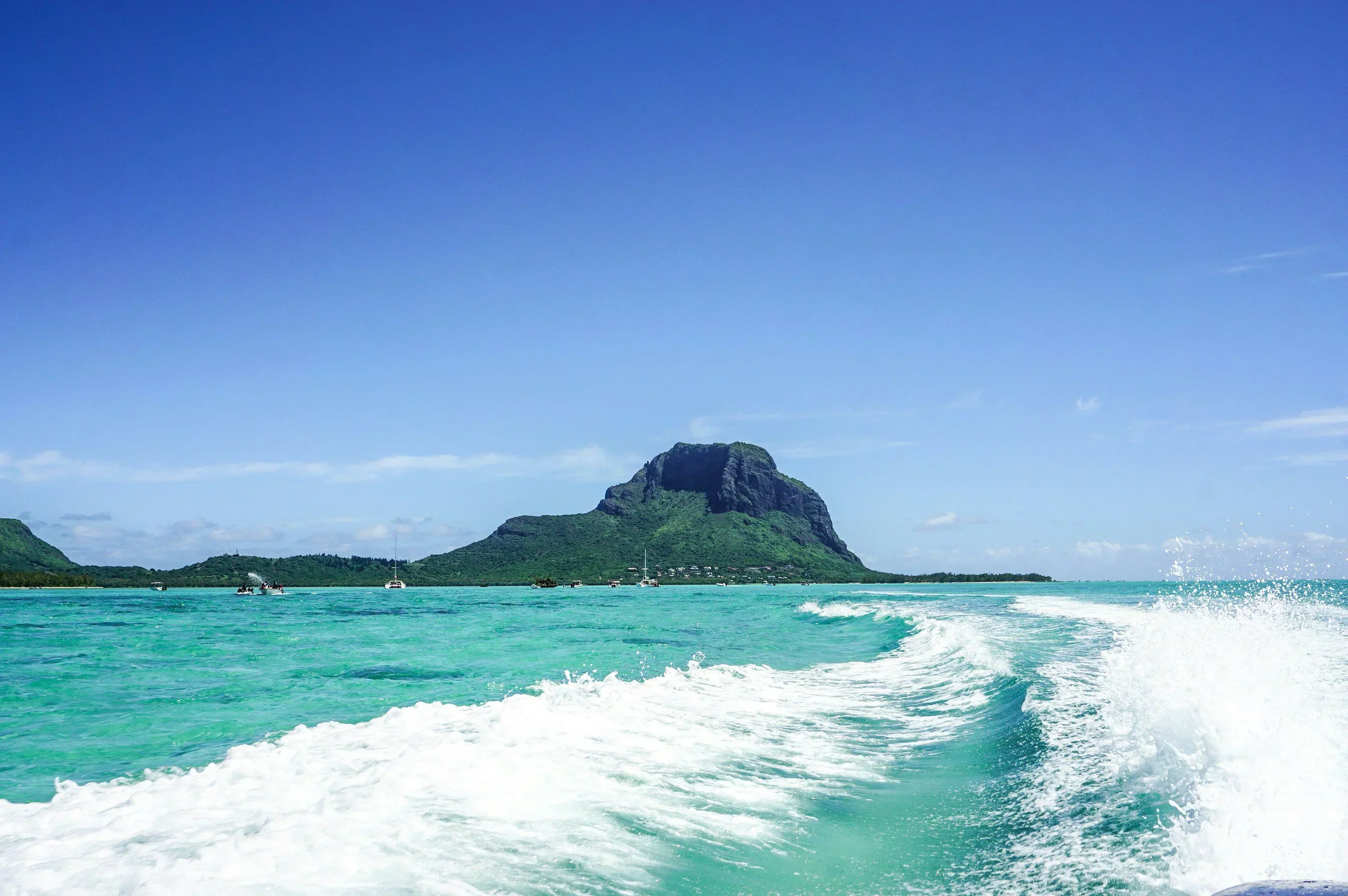 Scenic aerial view of Mauritius’ beaches and lagoons